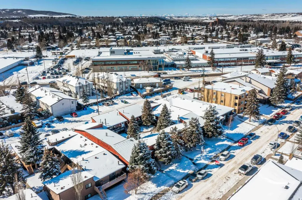 4607 73 Street NW Calgary AB T3B2M3