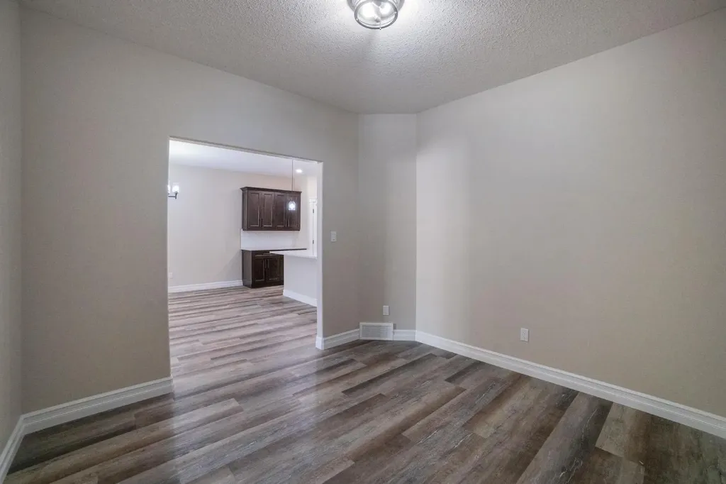 5728 55 Avenue Camrose AB T4V 4V4