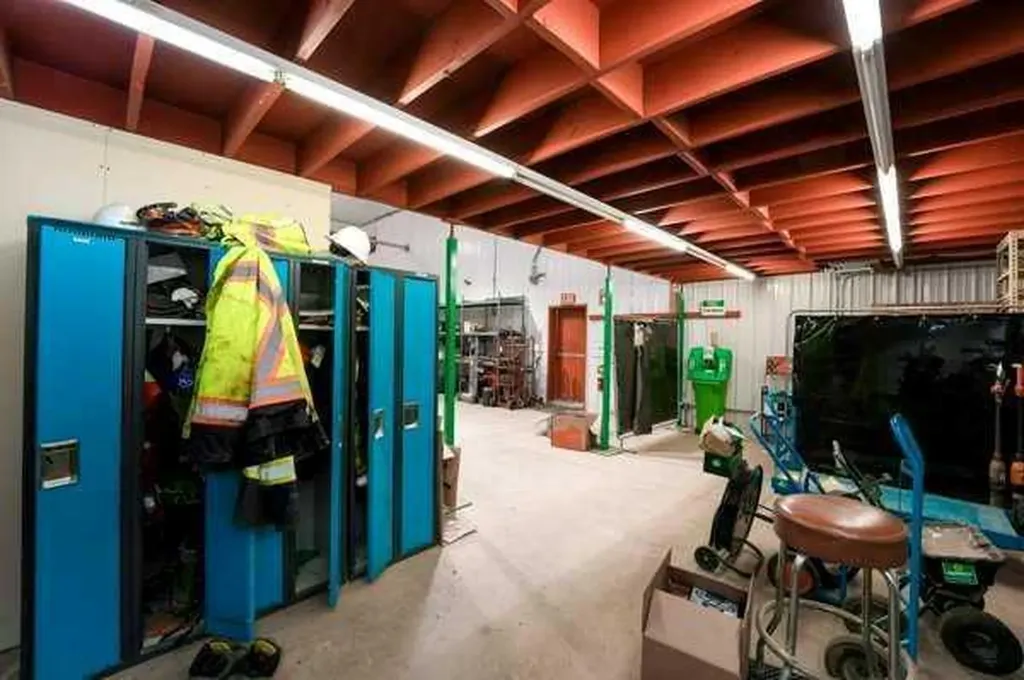 30 Industrial Drive Sylvan Lake AB T4S 1P4