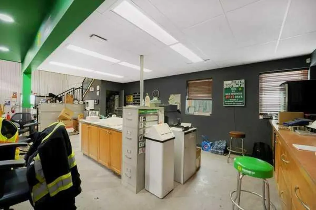 30 Industrial Drive Sylvan Lake AB T4S 1P4