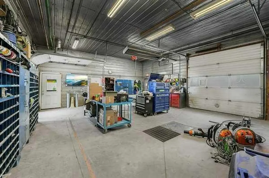 30 Industrial Drive Sylvan Lake AB T4S 1P4