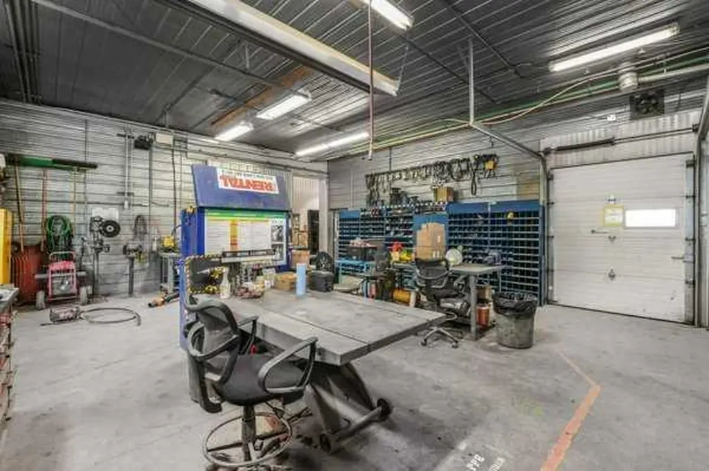 30 Industrial Drive Sylvan Lake AB T4S 1P4