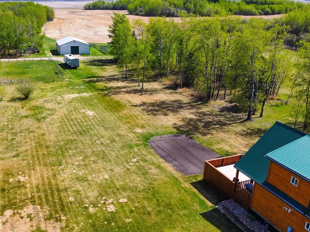 20133 Twp Road 832 St. Isidore AB T0H 1E0