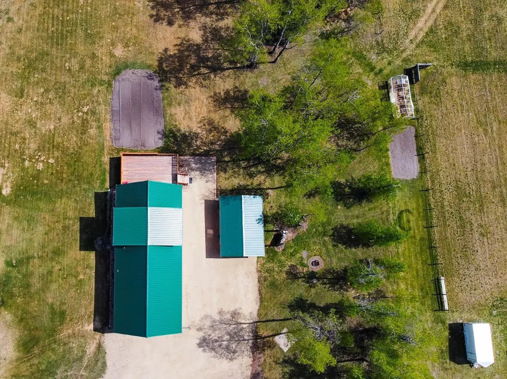 20133 Twp Road 832 St. Isidore AB T0H 1E0