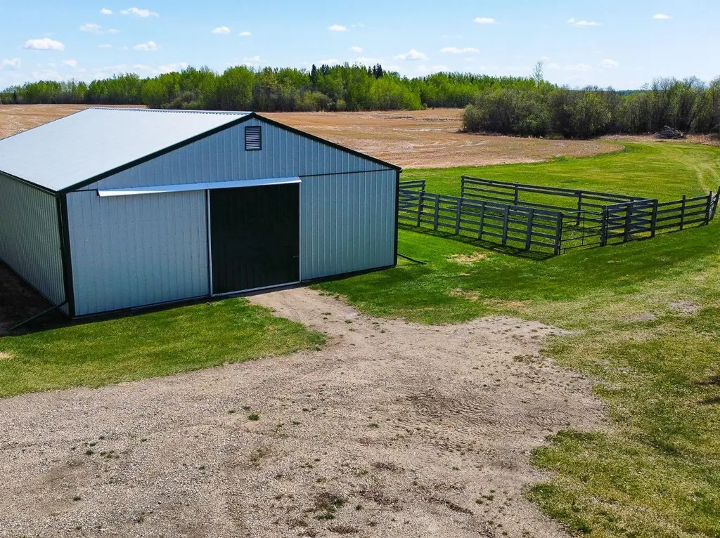 20133 Twp Road 832 St. Isidore AB T0H 1E0