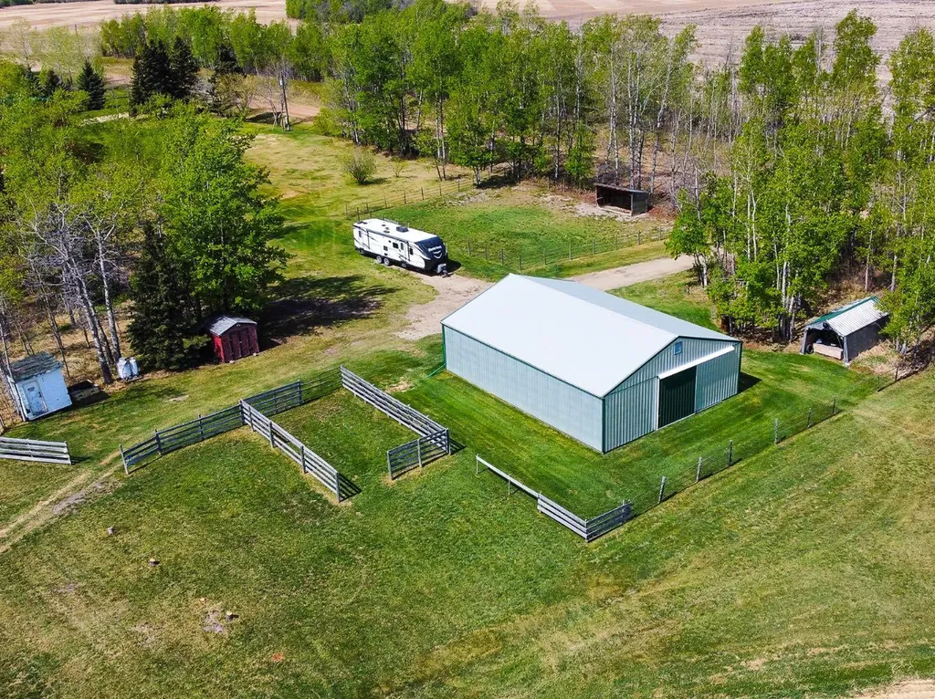 20133 Twp Road 832 St. Isidore AB T0H 1E0