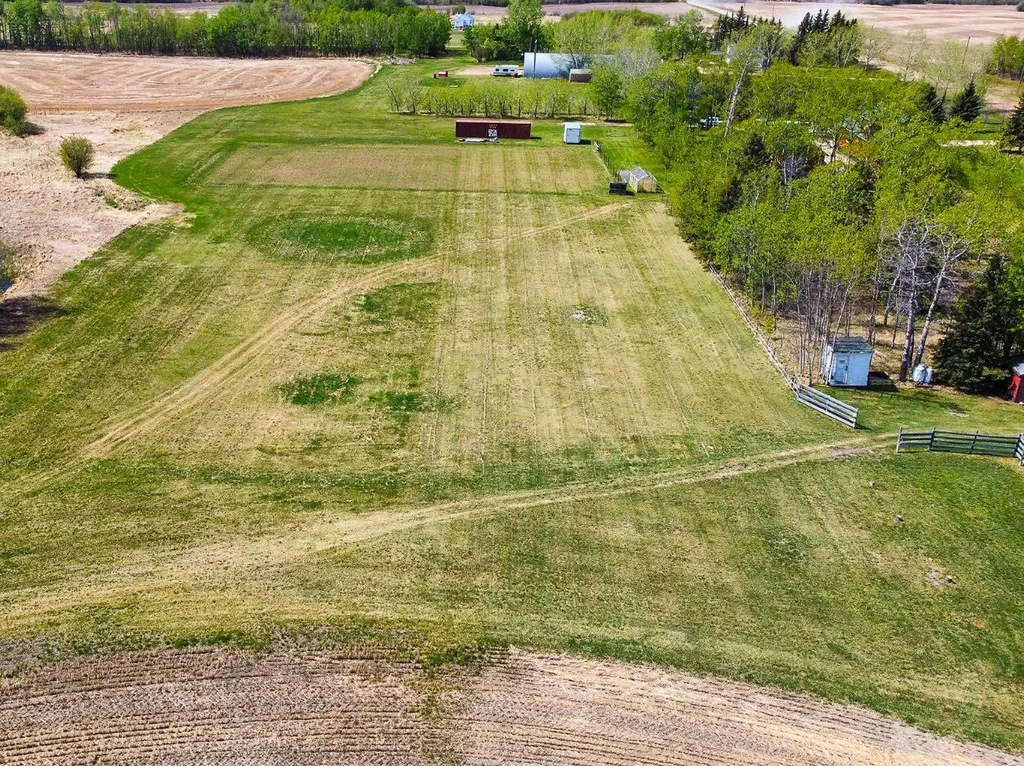 20133 Twp Road 832 St. Isidore AB T0H 1E0
