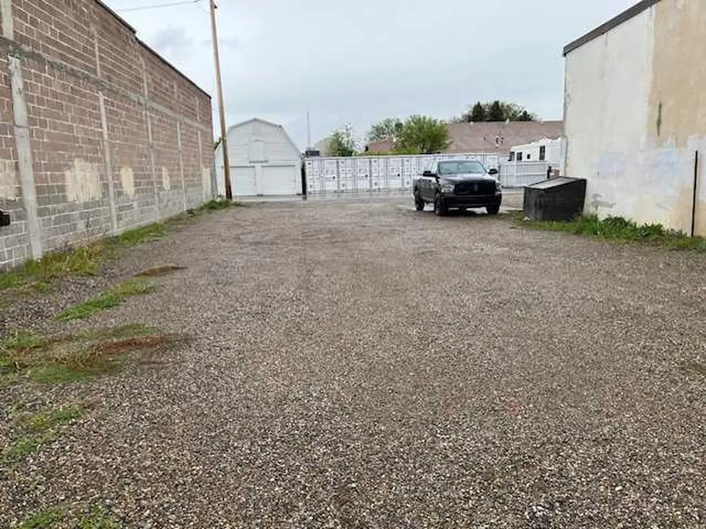 72 2 Avenue W Cardston AB T0K0K0