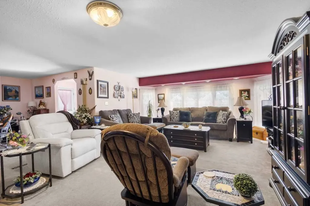 4718 College Avenue Lacombe AB T4L 1Z1