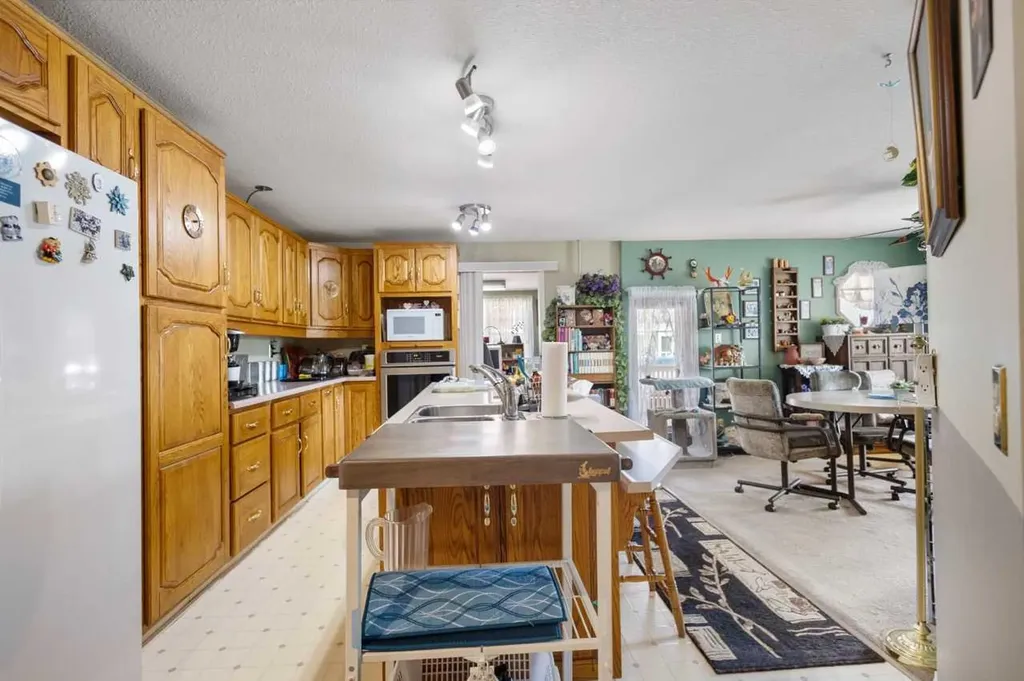4718 College Avenue Lacombe AB T4L 1Z1