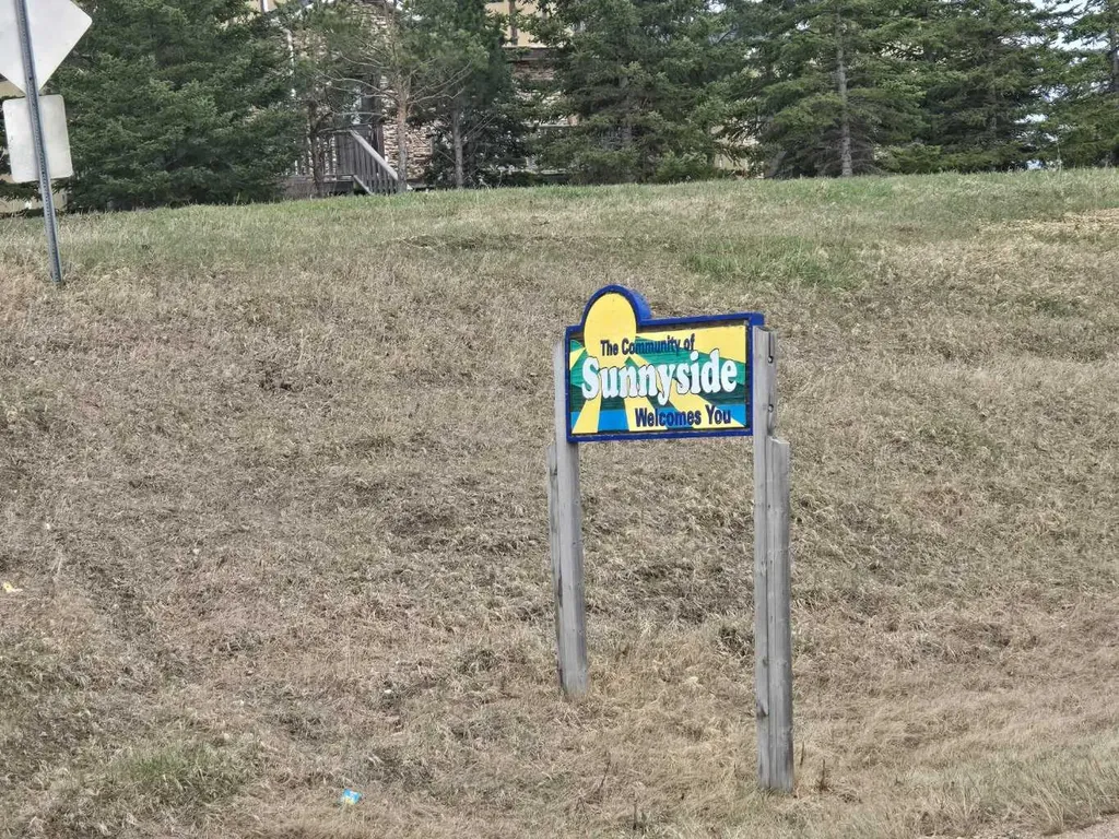 140 Bruhn Boulevard Rural Ponoka County AB T4N 4E7
