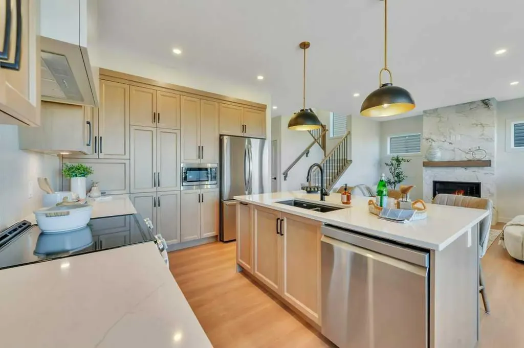 7 Vincent Gate Sylvan Lake AB T4S 0V7