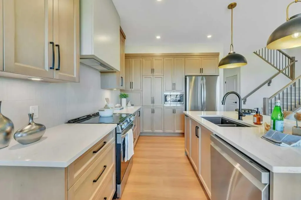 7 Vincent Gate Sylvan Lake AB T4S 0V7