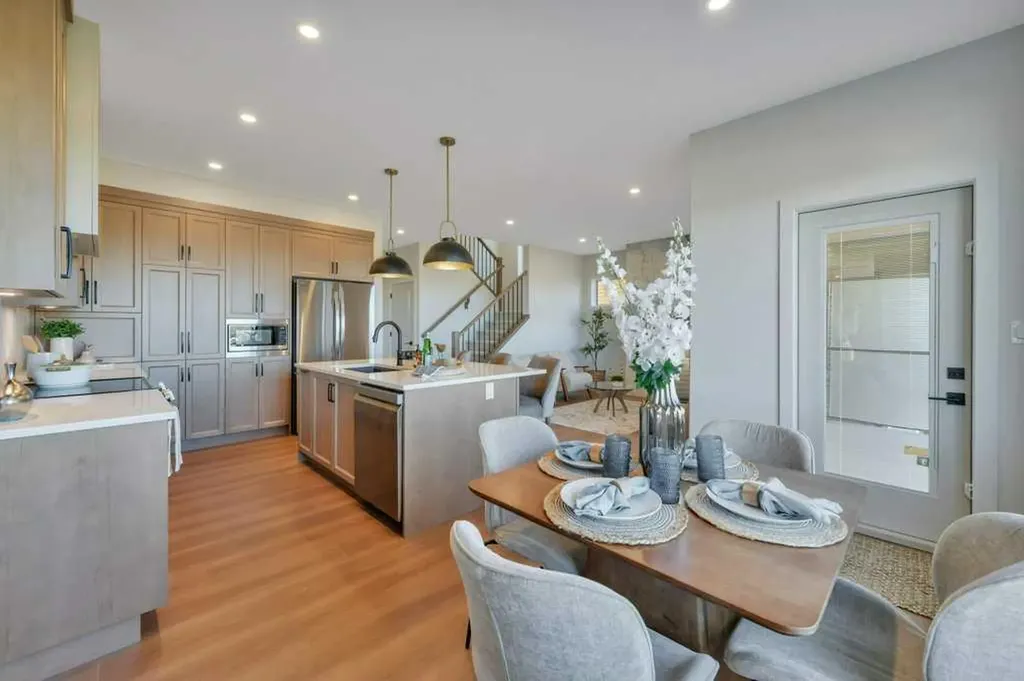7 Vincent Gate Sylvan Lake AB T4S 0V7