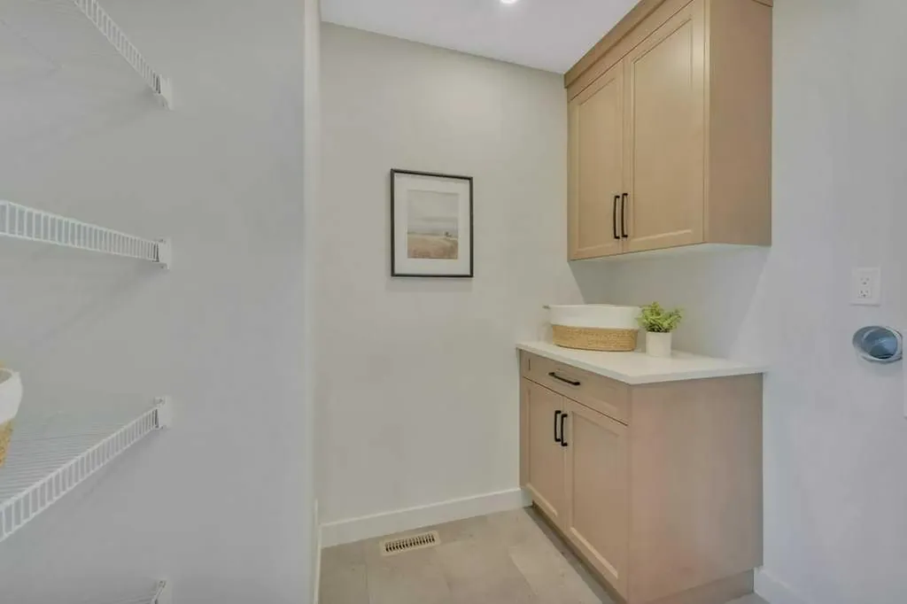 7 Vincent Gate Sylvan Lake AB T4S 0V7