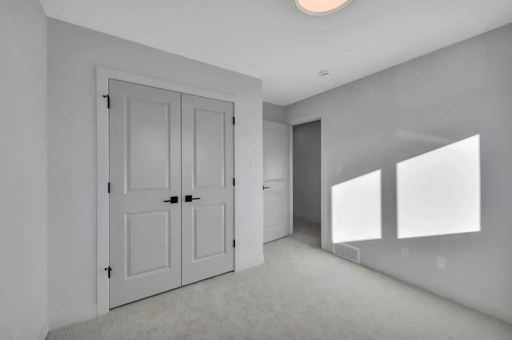 7 Vincent Gate Sylvan Lake AB T4S 0V7