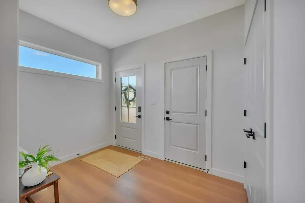 7 Vincent Gate Sylvan Lake AB T4S 0V7