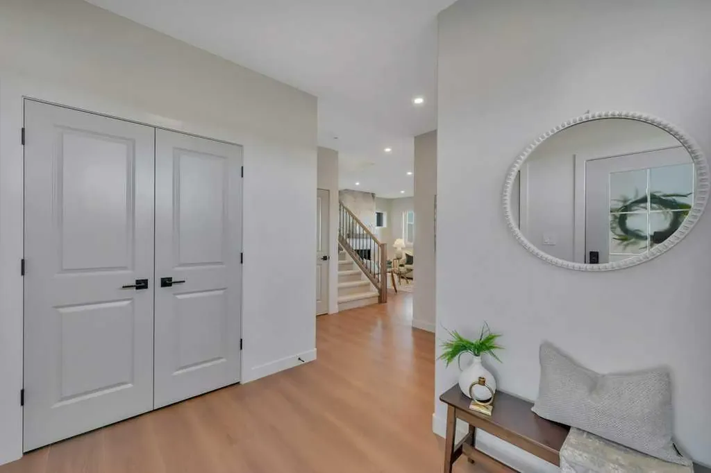 7 Vincent Gate Sylvan Lake AB T4S 0V7