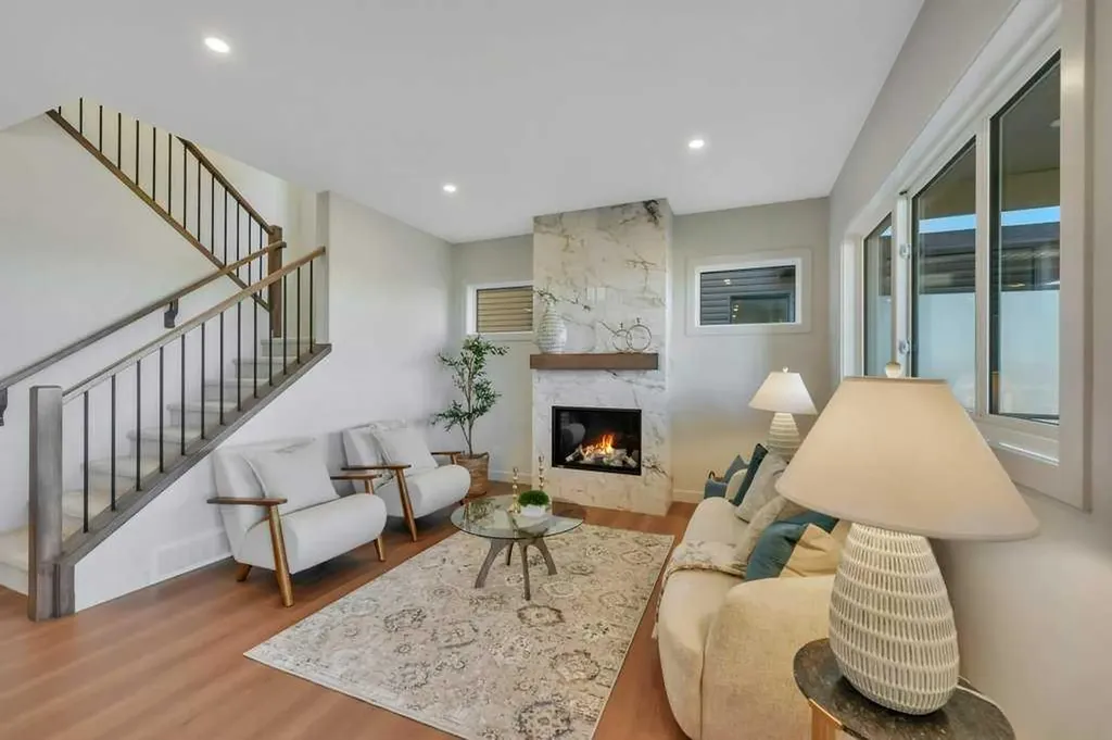 7 Vincent Gate Sylvan Lake AB T4S 0V7