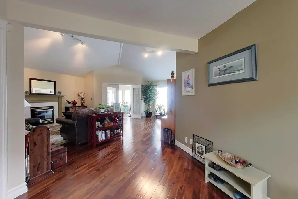 30 Executive Estates Canyon Creek AB T0G0M0