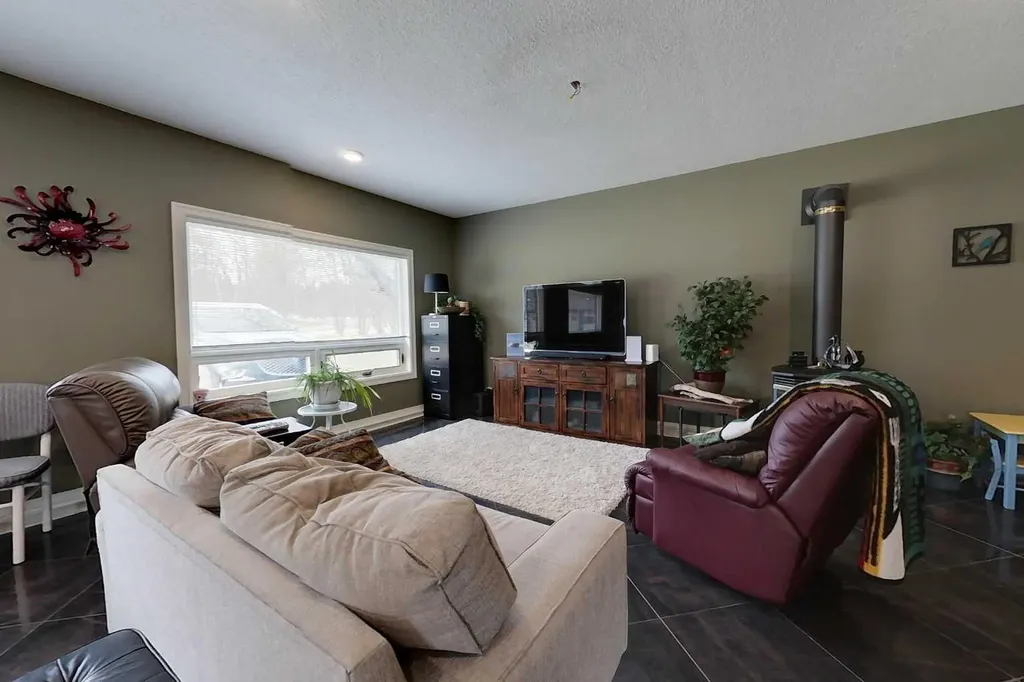 30 Executive Estates Canyon Creek AB T0G0M0