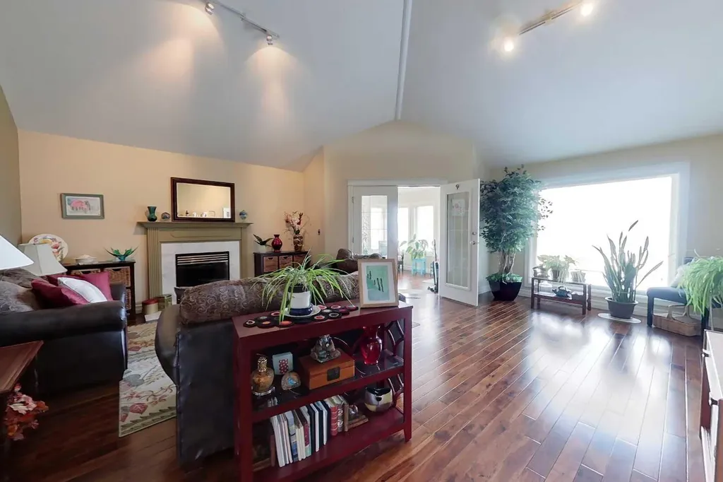 30 Executive Estates Canyon Creek AB T0G0M0