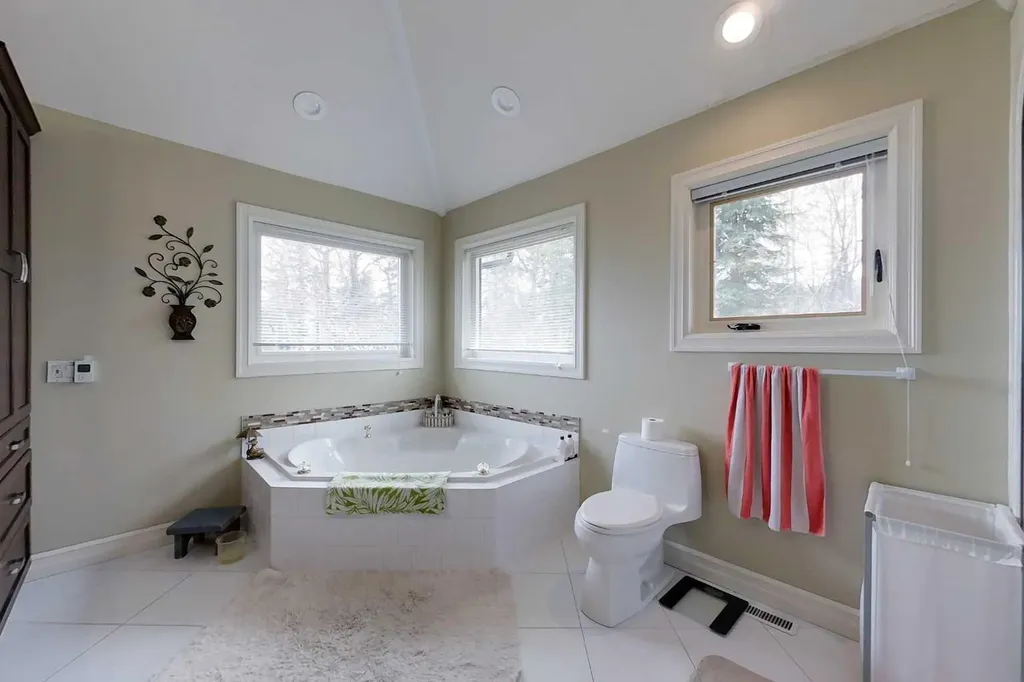 30 Executive Estates Canyon Creek AB T0G0M0