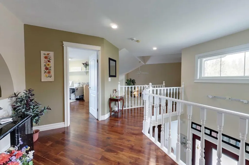30 Executive Estates Canyon Creek AB T0G0M0
