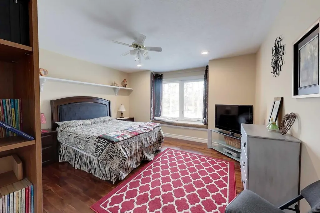 30 Executive Estates Canyon Creek AB T0G0M0