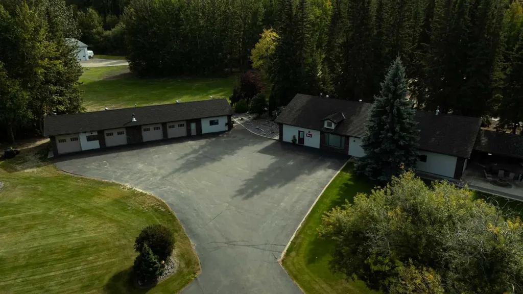 30 Executive Estates Canyon Creek AB T0G0M0