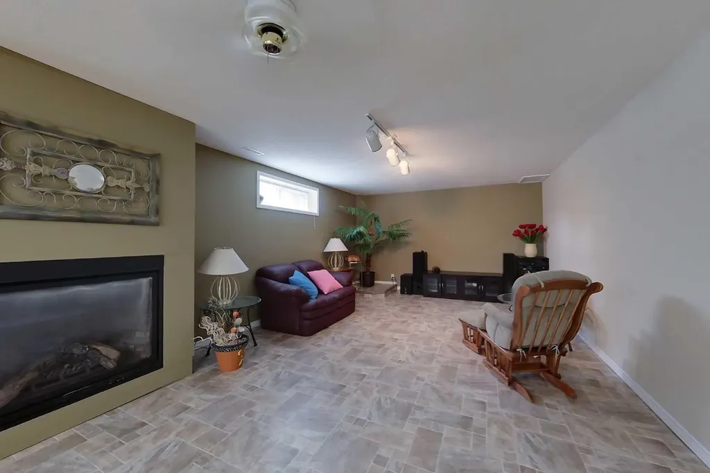 30 Executive Estates Canyon Creek AB T0G0M0