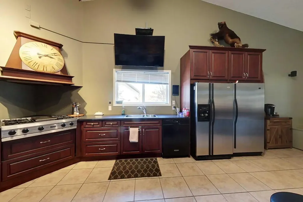 30 Executive Estates Canyon Creek AB T0G0M0