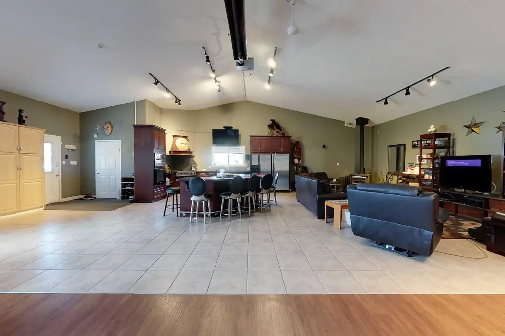 30 Executive Estates Canyon Creek AB T0G0M0