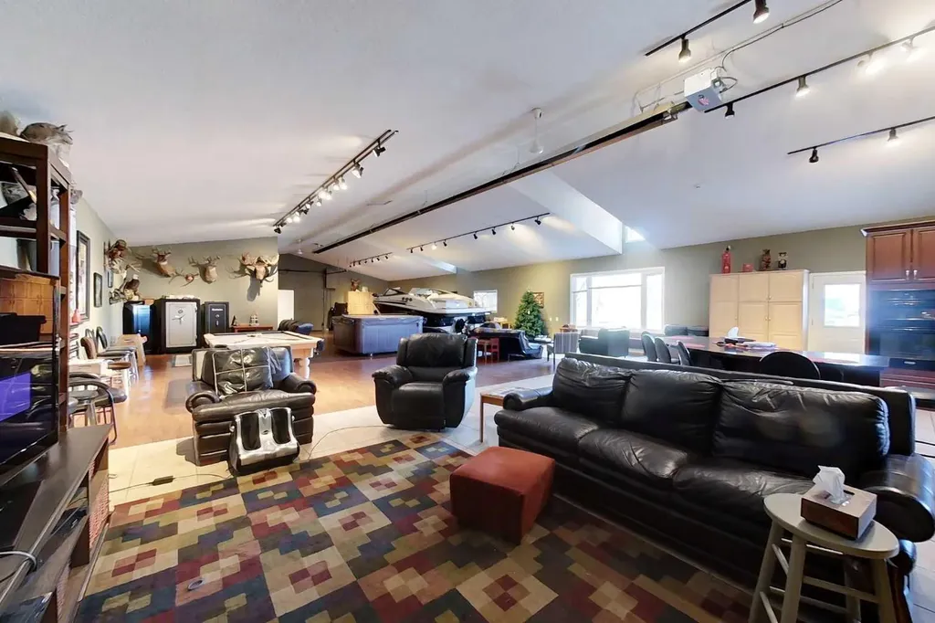 30 Executive Estates Canyon Creek AB T0G0M0