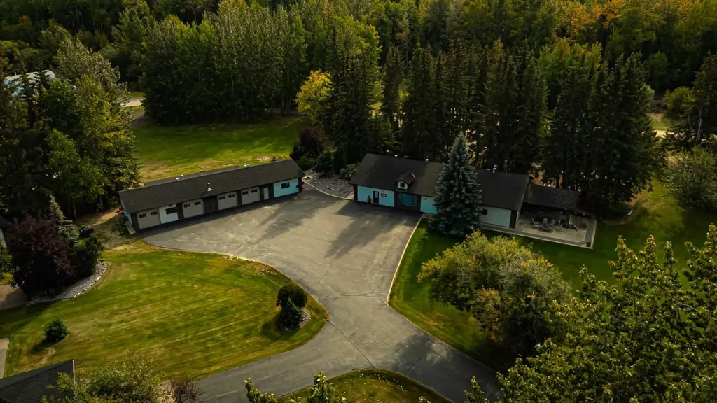 30 Executive Estates Canyon Creek AB T0G0M0