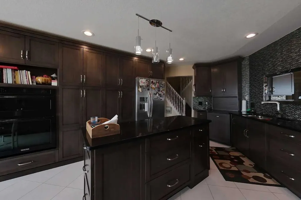 30 Executive Estates Canyon Creek AB T0G0M0