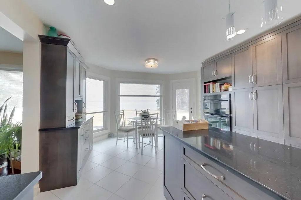 30 Executive Estates Canyon Creek AB T0G0M0