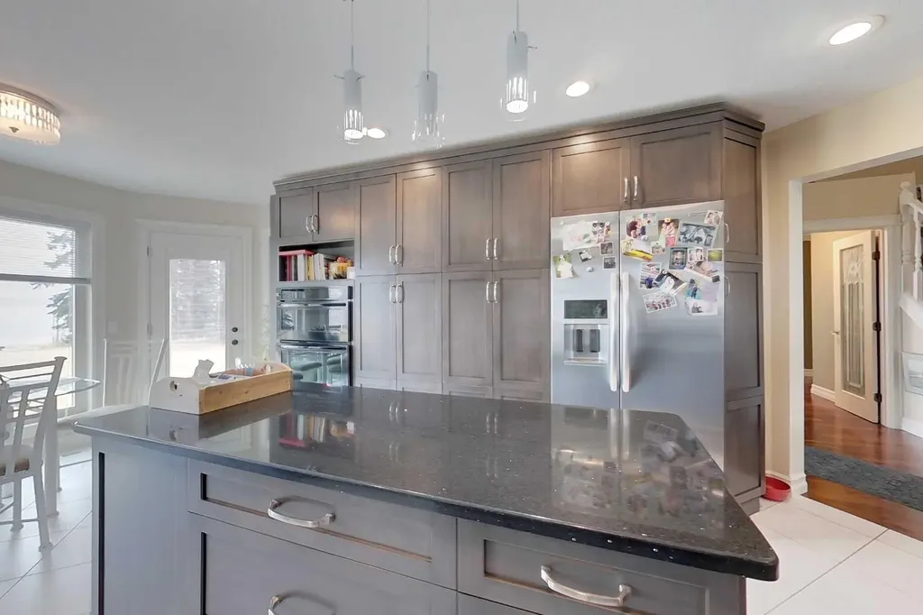 30 Executive Estates Canyon Creek AB T0G0M0