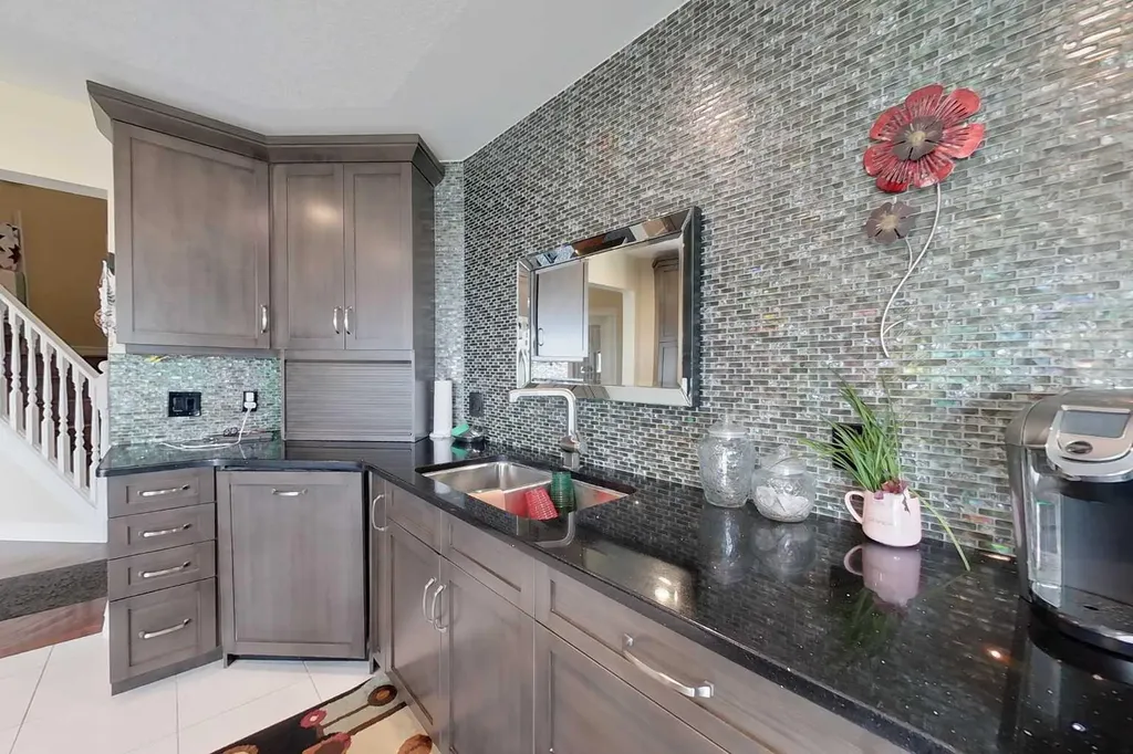 30 Executive Estates Canyon Creek AB T0G0M0