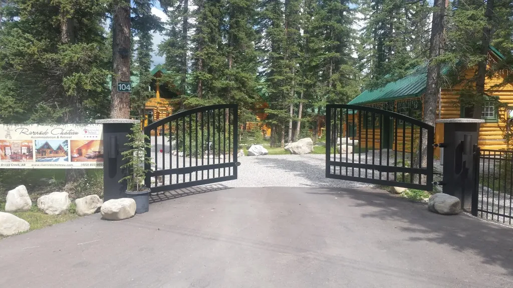 104 White Avenue Bragg Creek AB T0L 0K0