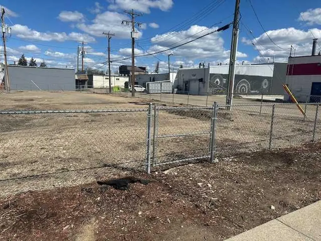 5012 51 Avenue Whitecourt AB T7S 2A2