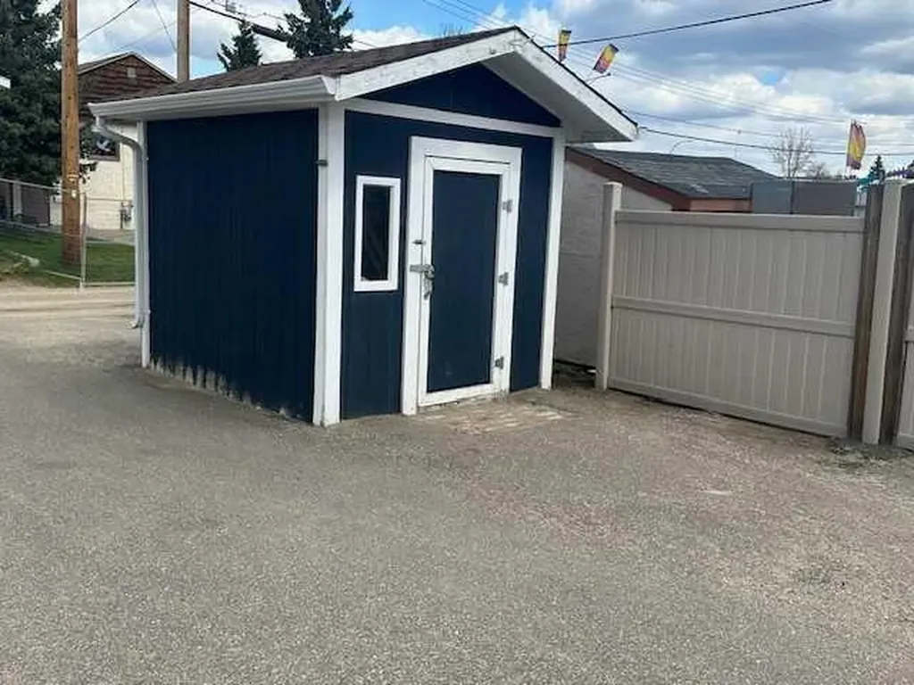 4908 51 Avenue Whitecourt AB T7S 1B7