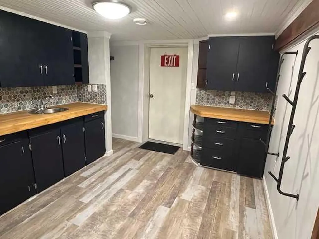 4908 51 Avenue Whitecourt AB T7S 1B7