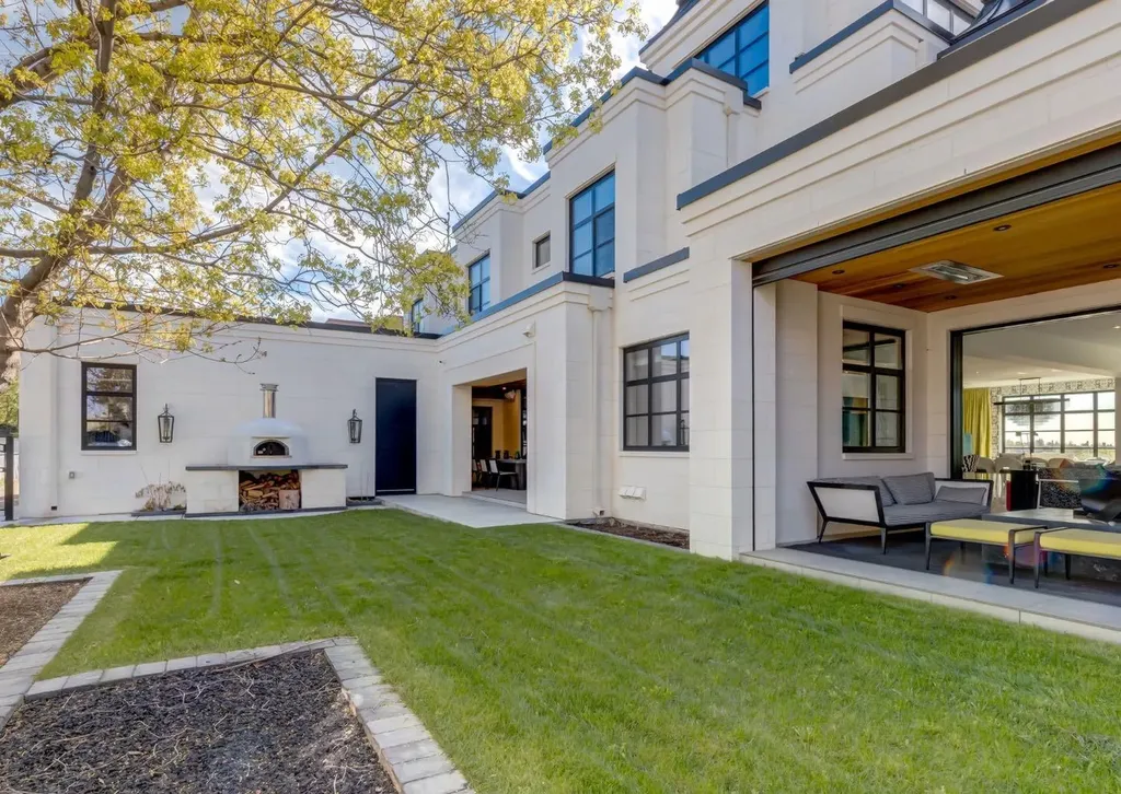 732 Crescent Road NW Calgary AB T2M4A6