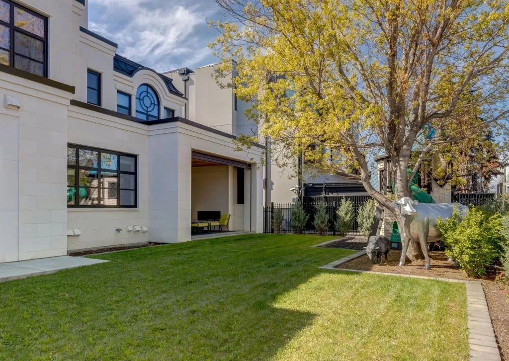 732 Crescent Road NW Calgary AB T2M4A6