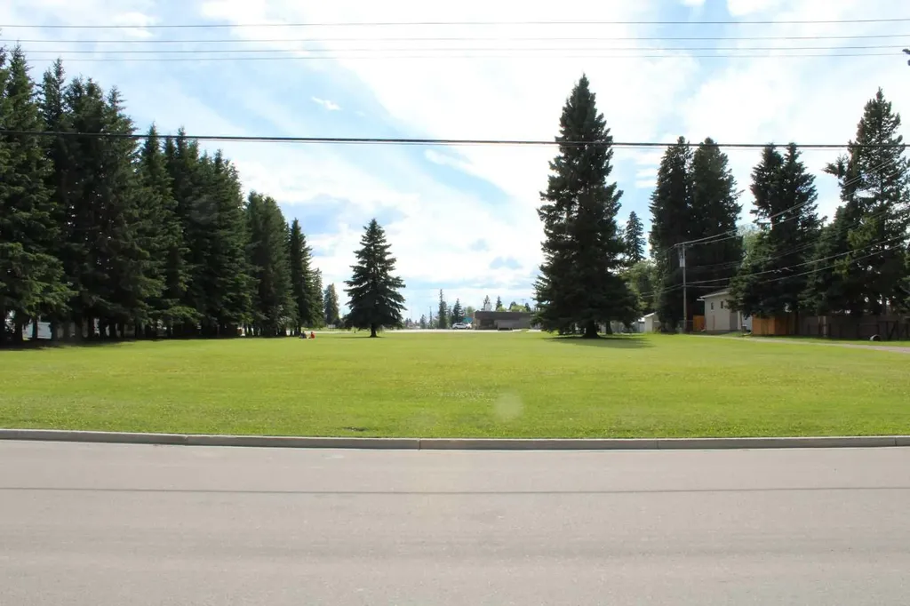 4022 4 Avenue Edson AB T7E 1B6