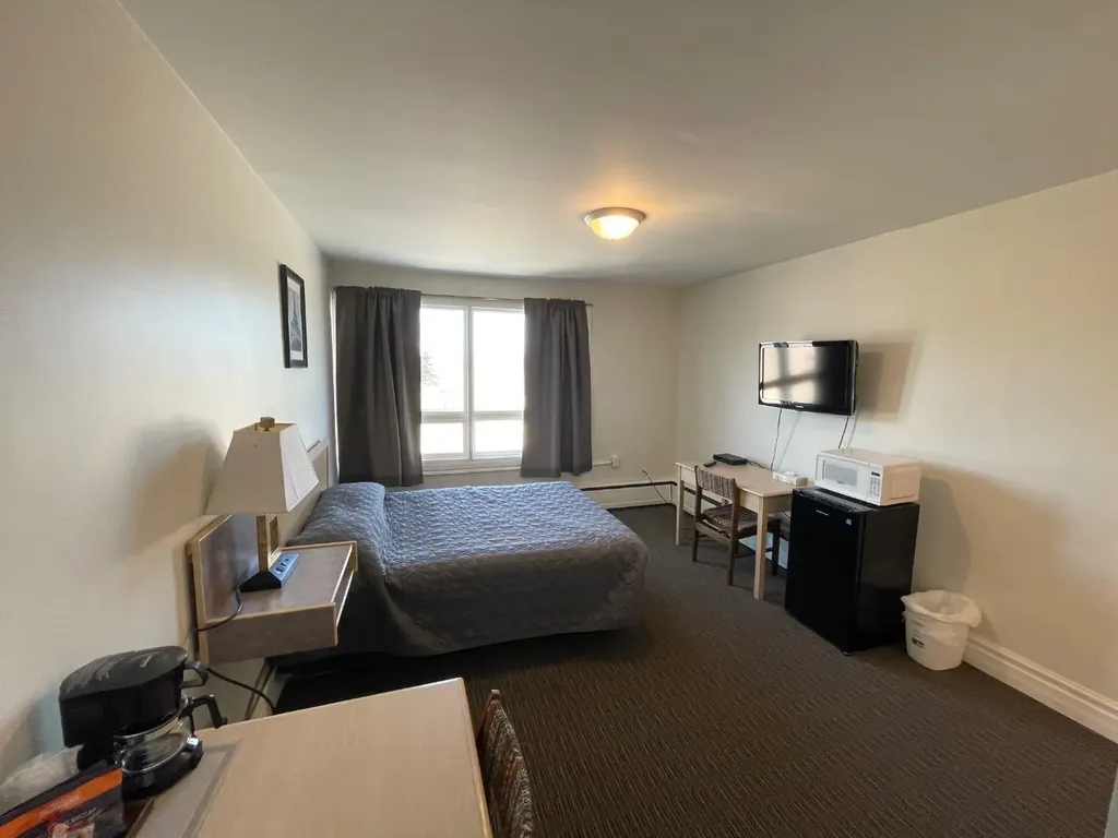 114 Park Street Hinton AB T7V 2B1