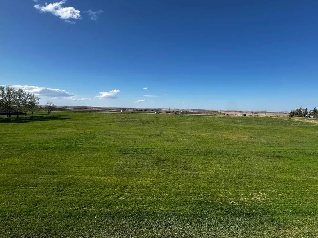 SE-27-28-20-W4 Rural Kneehill County AB T0M 0L0