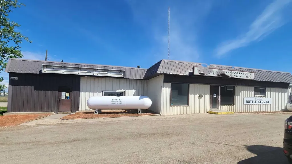 6709C Goldenwest Avenue Red Deer AB T4P 1A7
