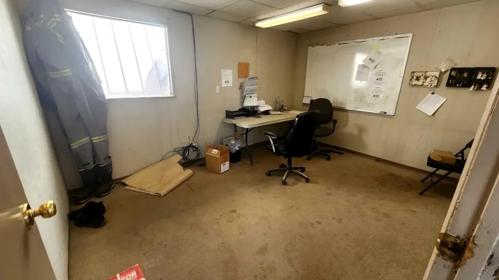 6709C Goldenwest Avenue Red Deer AB T4P 1A7
